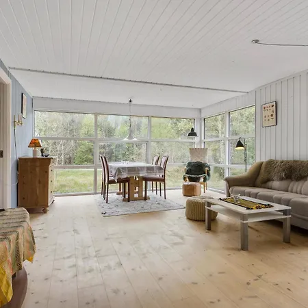 Ferienhaus Schönes Haus Mit 2 Schlafzimmern In *